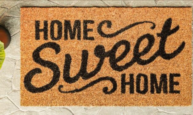 How to Choose Thoughtful Gifts for New Homeowners They’ll Love and Use